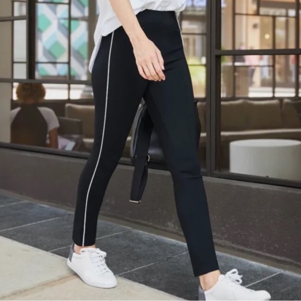 The Perfect Pant, Ankle Piped Skinny
Color: Classic Black
Inseam: Petite Size: M